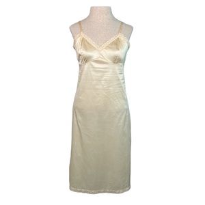 VANITY FAIR Vintage 70's nude lace trim slip dress slip sz 36 L